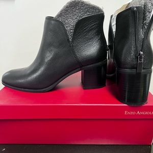 Enzo Angiolini Womens 9M Jainn Healed Ankle Booties Black Leather Back Zip Boots